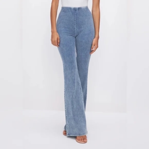 Good American Soft Sculpt Pull On Flare Jeans Size M - Picture 2 of 14